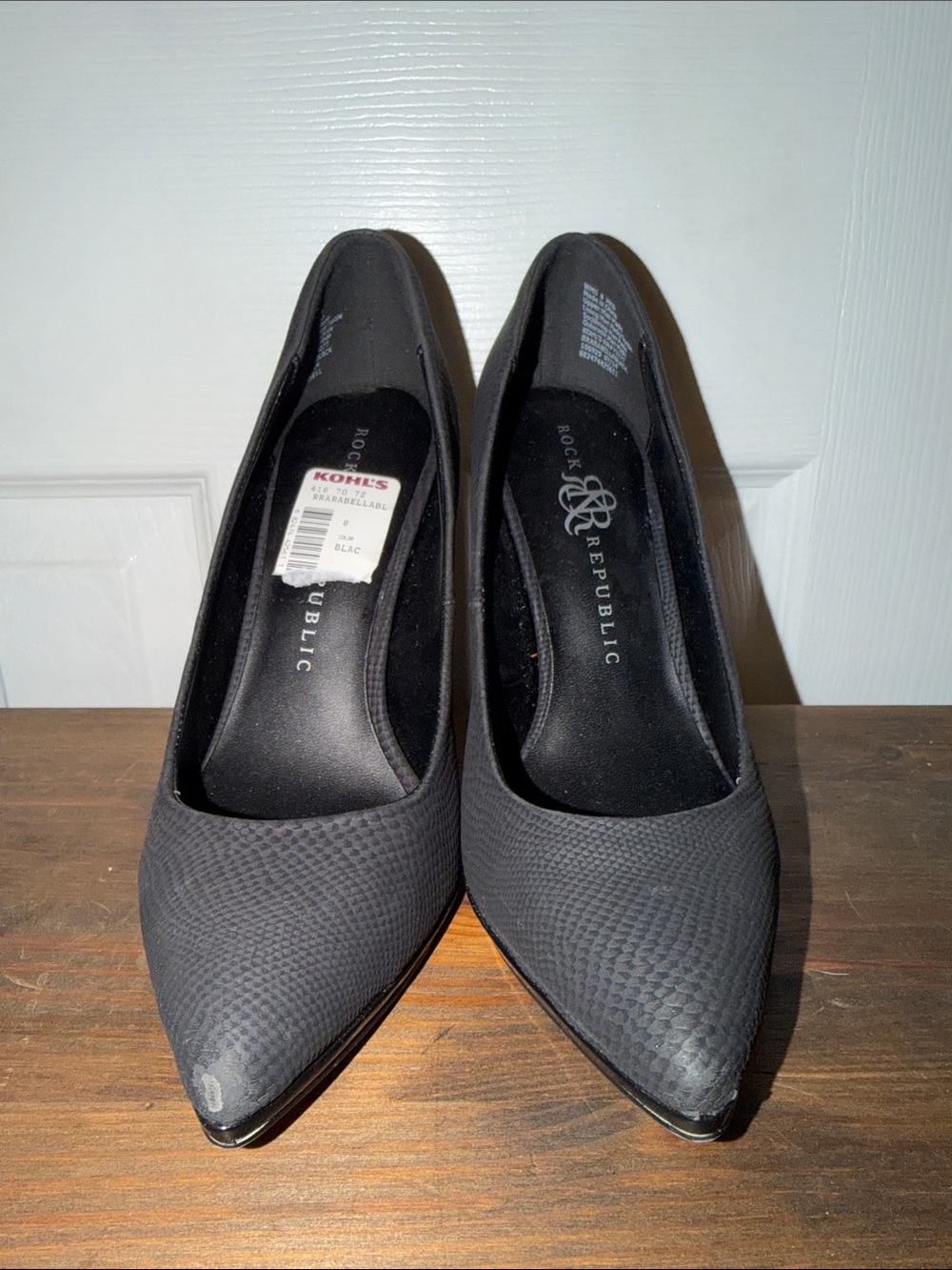 Rock & Republic Black Textured Pointed Pumps